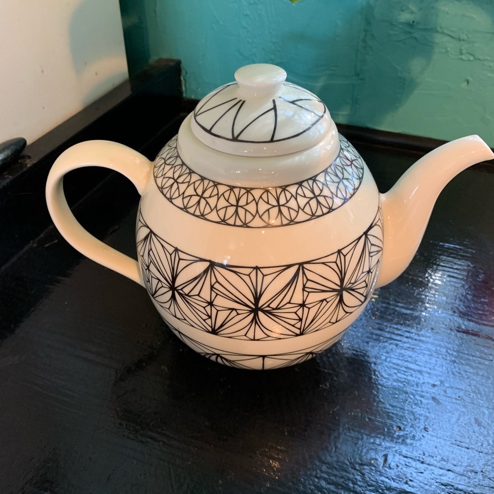 Tea pot